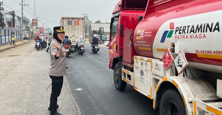 Hadir untuk Masyarakat, Kapolres Ogan Ilir Pimpin Strong Point Pagi, Pastikan Aktivitas Warga dan Pelajar Lancar